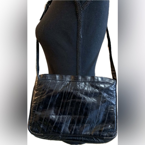 Unique Vintage Handbags - Vintage 80s Eel Skin Black Shoulder Bag
